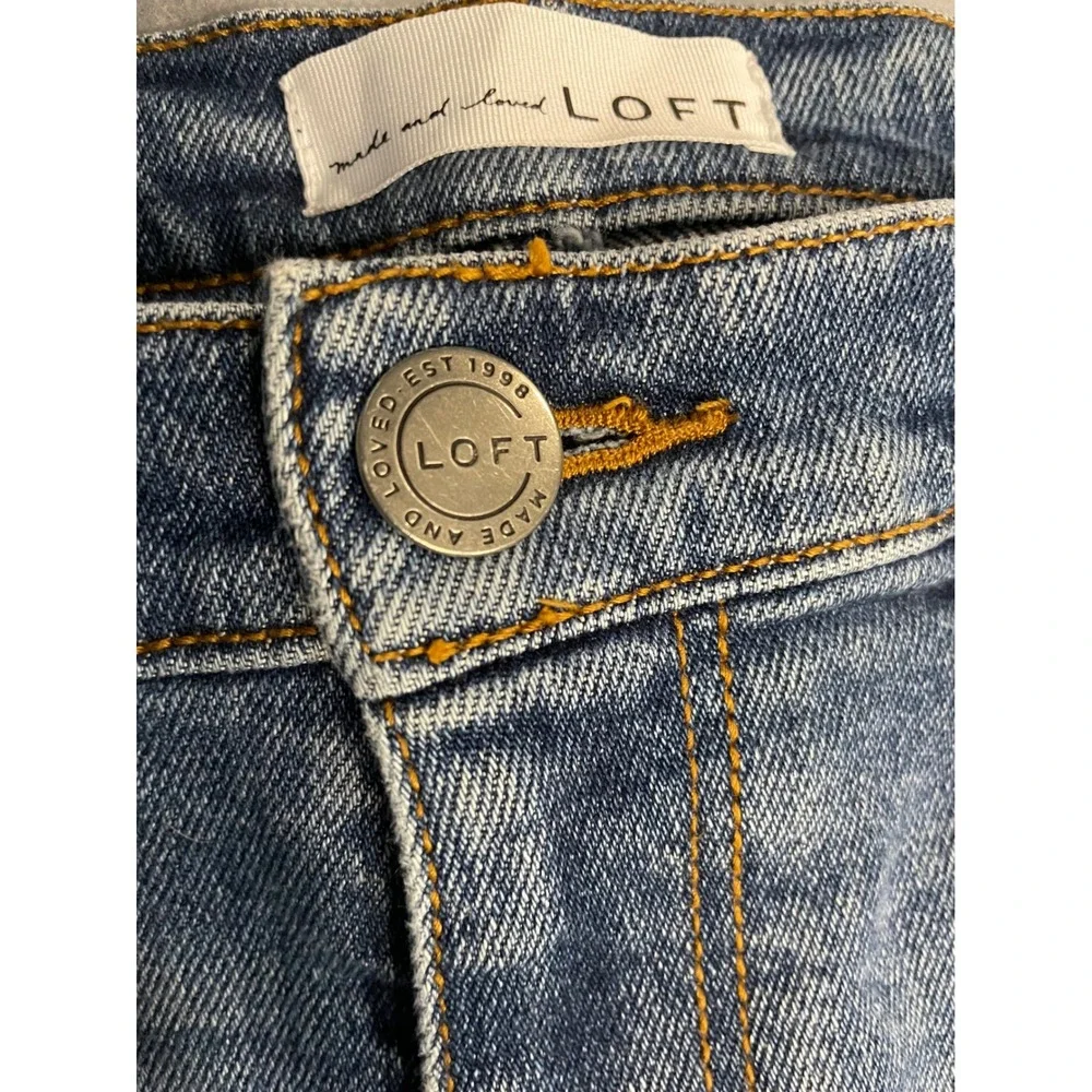 LOFT‎ Modern Straight Leg Distressed Jeans Medium Wash Raw Hem Size 6 28(26)